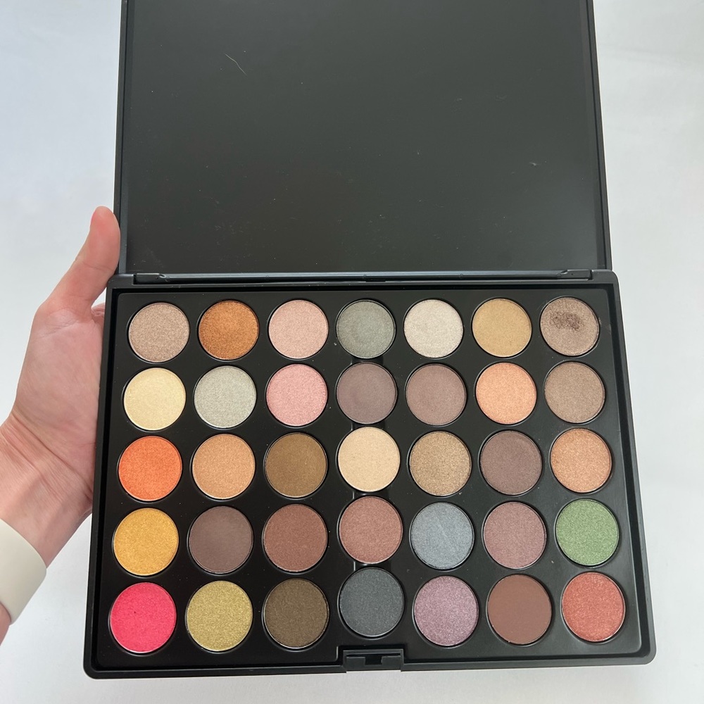 Crown 35 Color Eyeshadow Palette